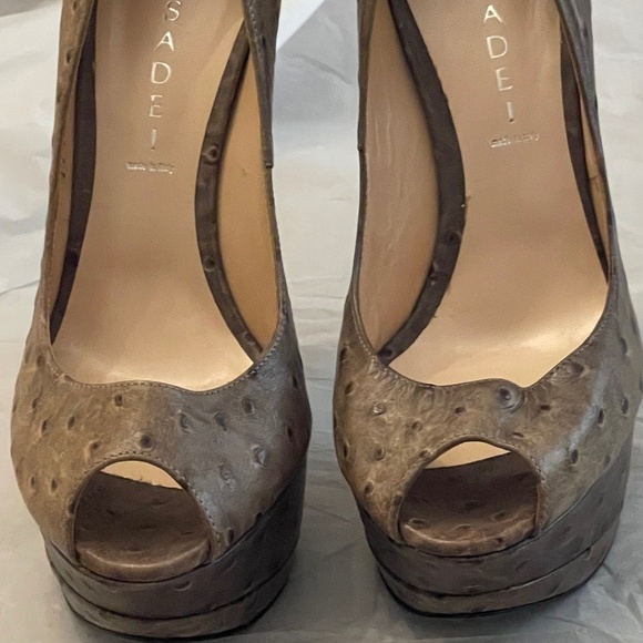 NWOB Casadei Ostrich Embossed Leather Peep Toe Platform Pumps 8.5 - Picture 3 of 14